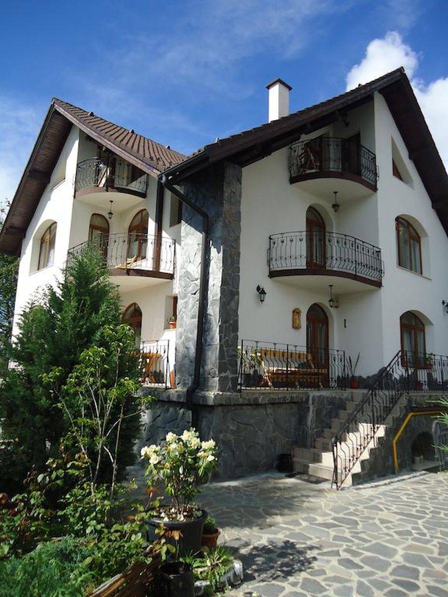 Vacanta Iarna la Schi Poiana Brasov Pensiunea Crocus