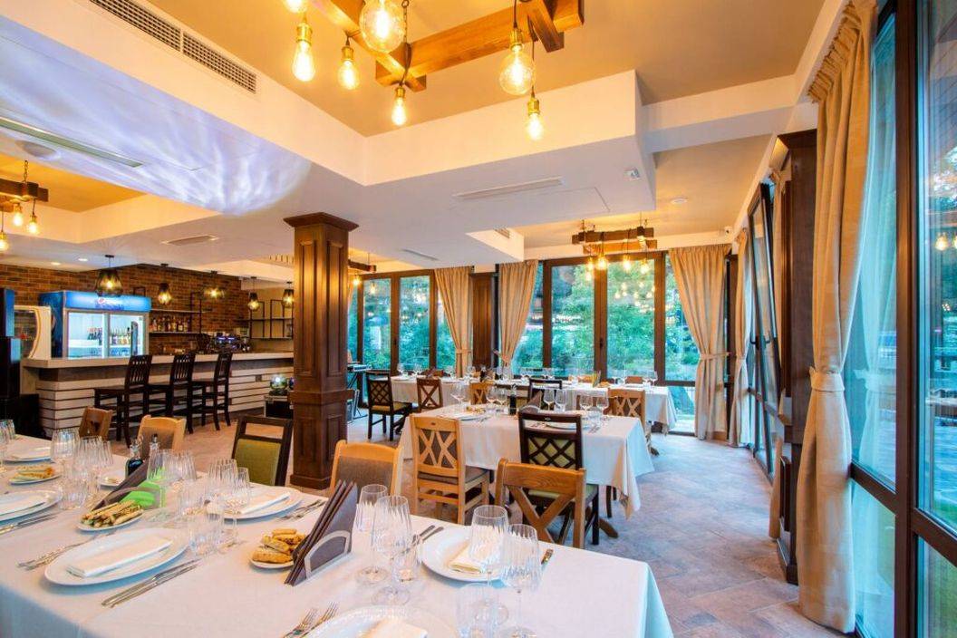 Revelion 2023 pe Valea Oltului Caciulata Hotel Izvoare****