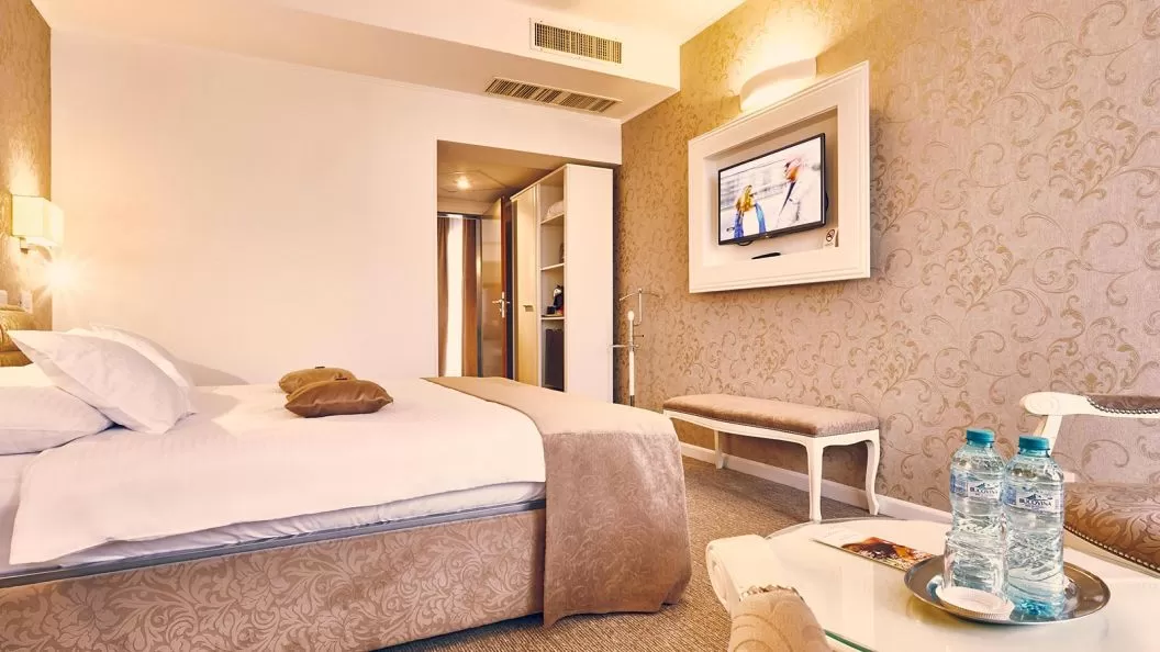 Cazare 2025 Arad Hotel Continental Forum****