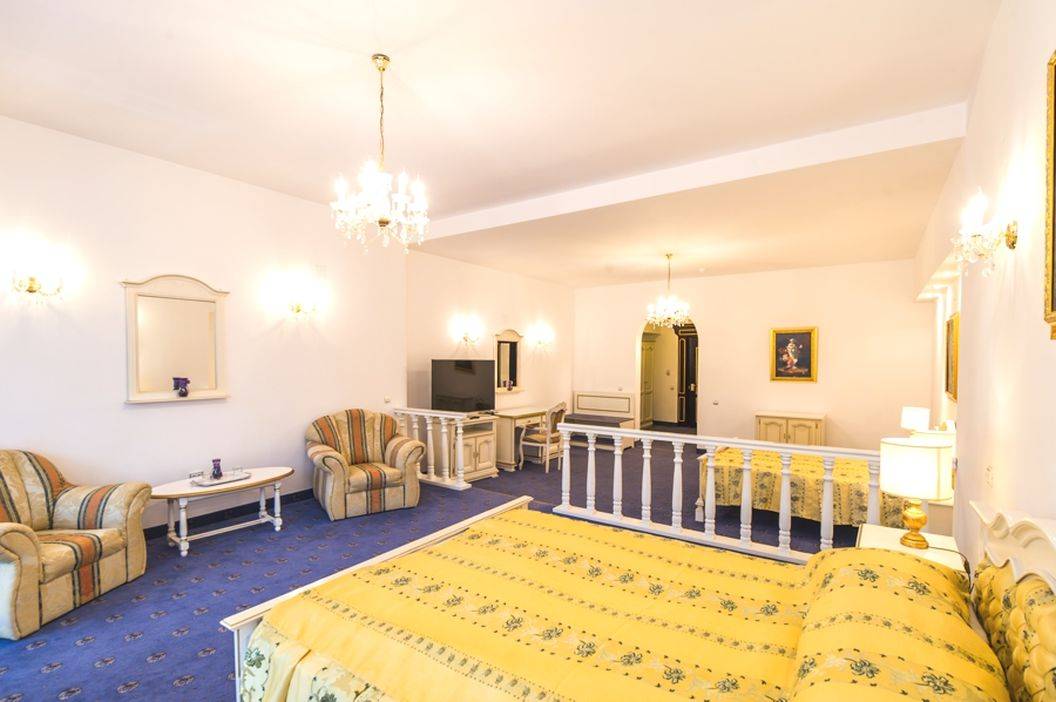 Craciunul 2022 in Poiana Brasov Hotel Aurelius Imparatul Romanilor*****