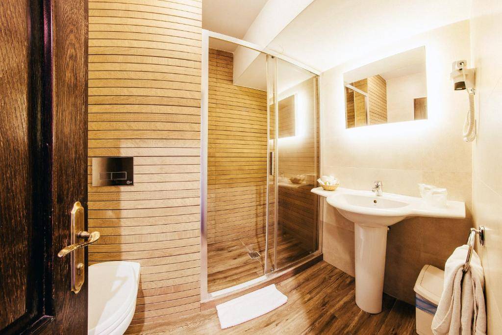 Sarbatori de Pasti 2025 Bucovina Gura Humorului Best Western Bucovina