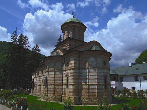 Sfanta Maria 2023 Caciulata Complex Balnear Cozia***