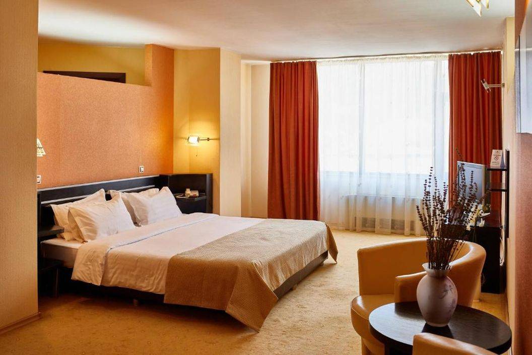 Revelion 2023 Piata Neamt Hotel Central Plaza**** 