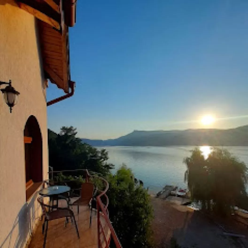 Cazare 2026 Clisura Dunarii Dubova Cabana Delfinul