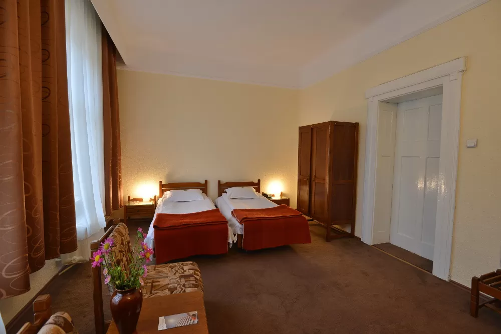 Cazare 2020 Brasov – Hotel Coroana**