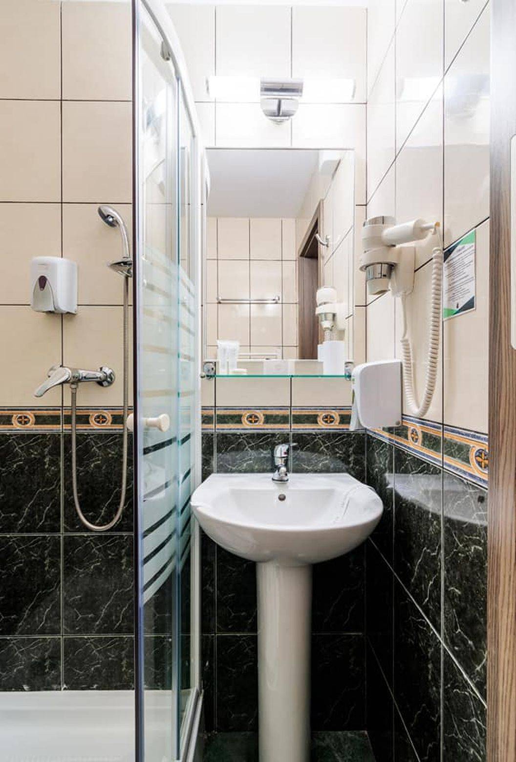 Sarbatori de Pasti 2024 Calimanesti Hotel Orizont Cozia