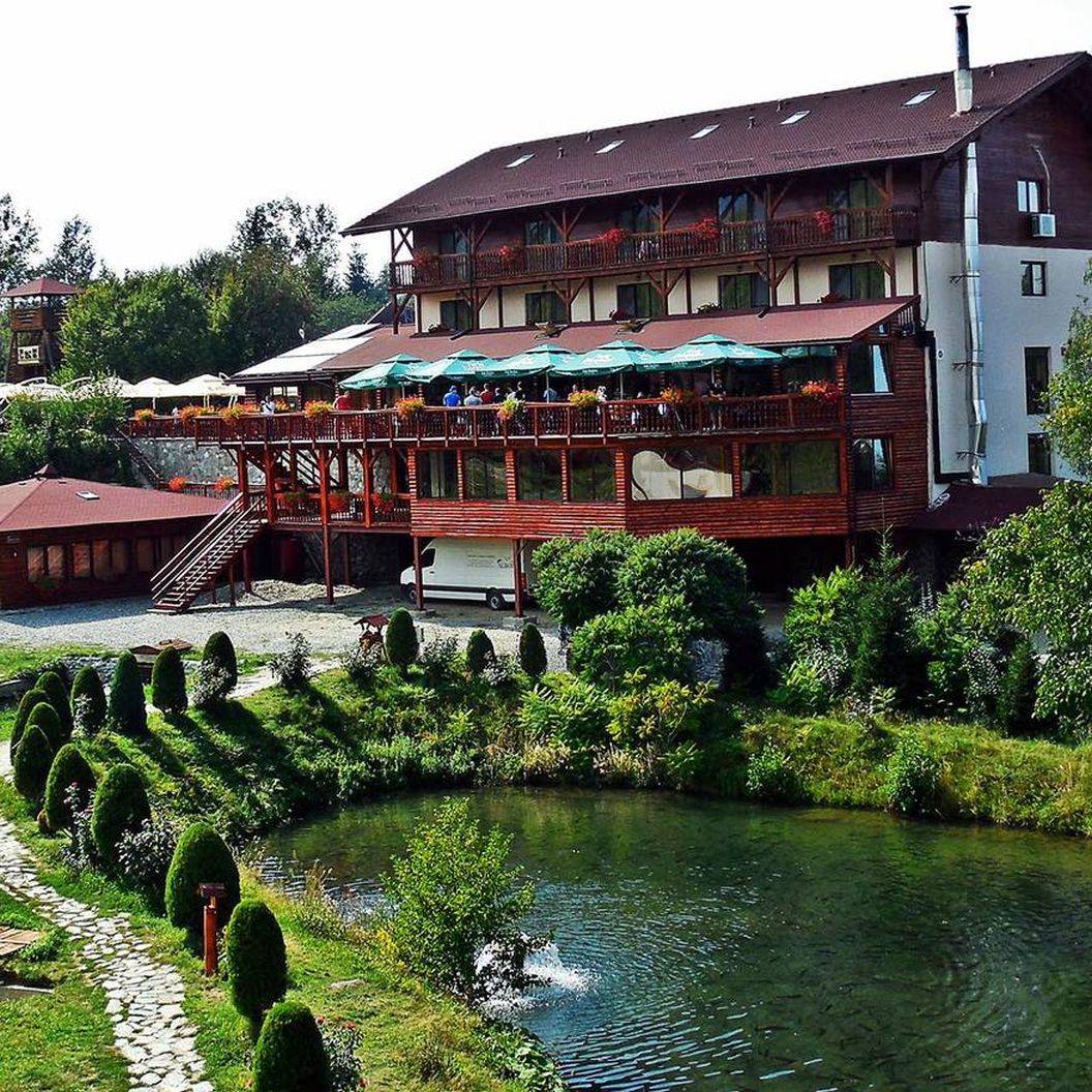 Sarbatori de Pasti 2025 in Tara Fagarasului Pastravaria Albota