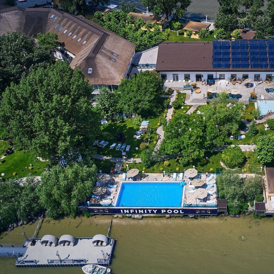 Craciun 2022 in Delta Dunarii Crisan Lebada Luxury Resort SPA