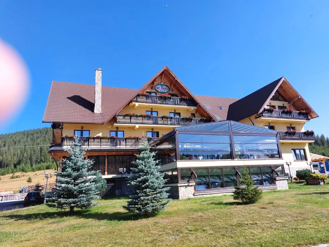 Vacanta schi 2023-2024 in Muntii Sureanu Hotel Resort Sfantul Petru****