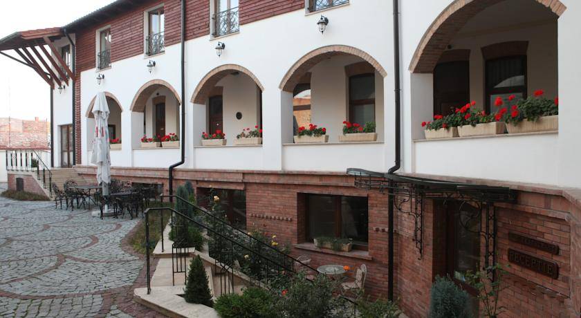 Cazare 2023 Alba Iulia Hotel La Maison de Caroline***