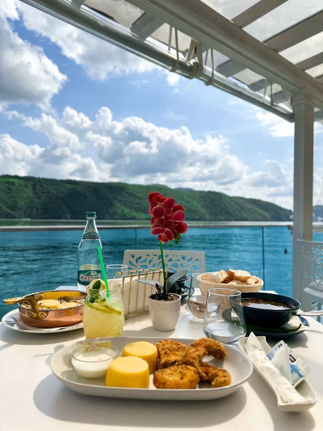 Sarbatori de Pasti 2026 in Clisura Dunarii Eselnita Riviera 990 Resort & Restaurant