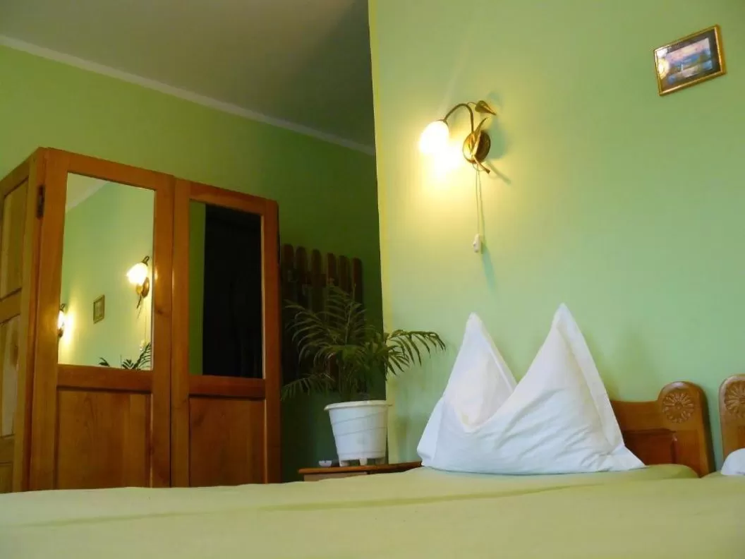 Cazare 2026 Clisura Dunarii Dubova Cabana Delfinul