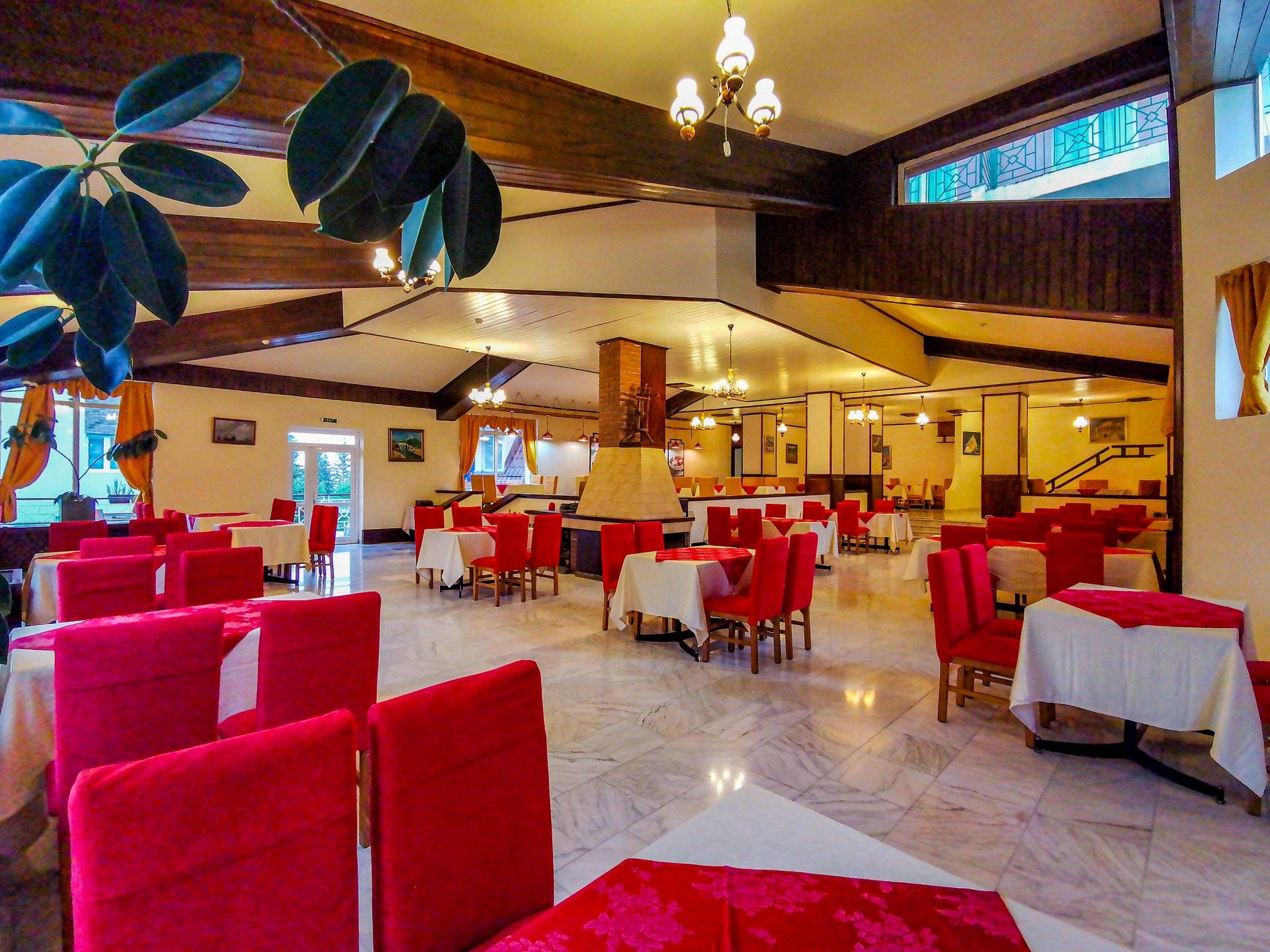 Revelion 2025 la Munte Predeal Hotel Belvedere