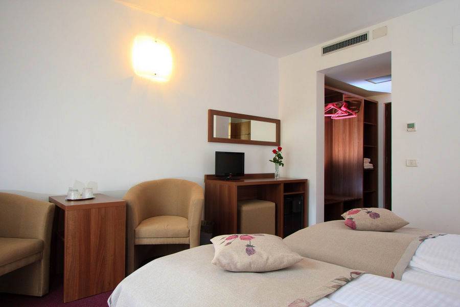 Cazare Munte 2023 Calimanesti Caciulata Hotel Domnitei***
