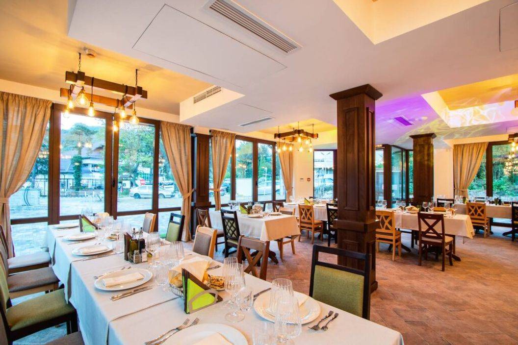 Revelion 2023 pe Valea Oltului Caciulata Hotel Izvoare****