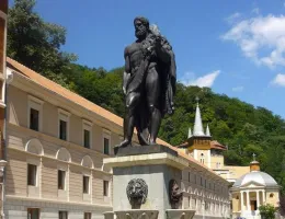 Băile Herculane – Stațiunea unde legenda întâlnește vindecarea