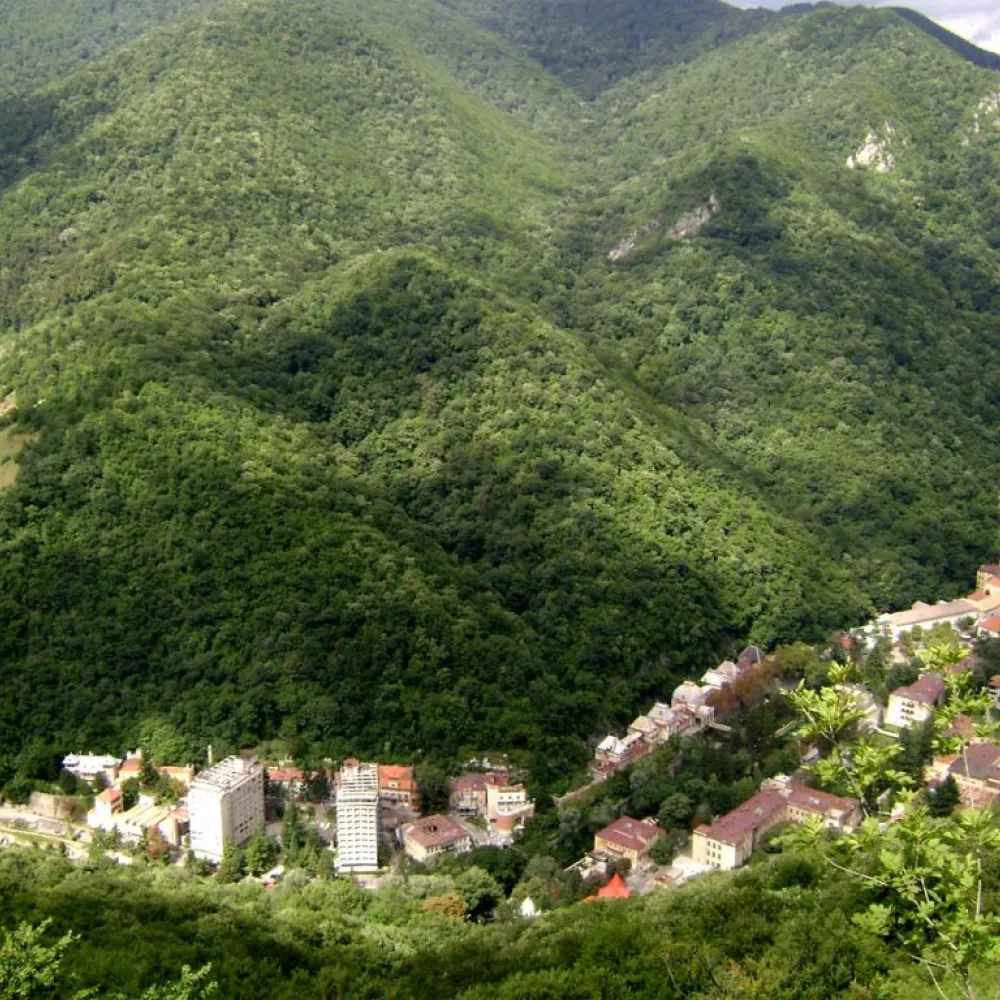 Băile Herculane – Stațiunea unde legenda întâlnește vindecarea