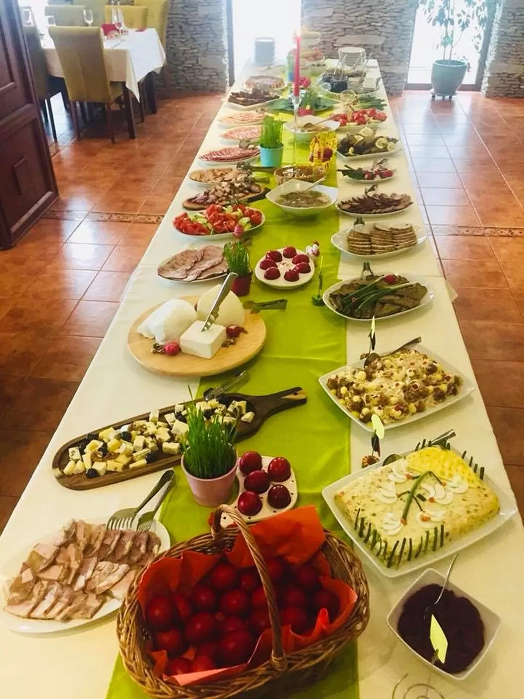 Sarbatori de Pasti 2023 Bucovina Voronet Pensiunea La Conac in Bucovina****