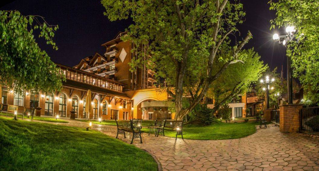 Revelion 2024 Bucuresti Hotel Caro****