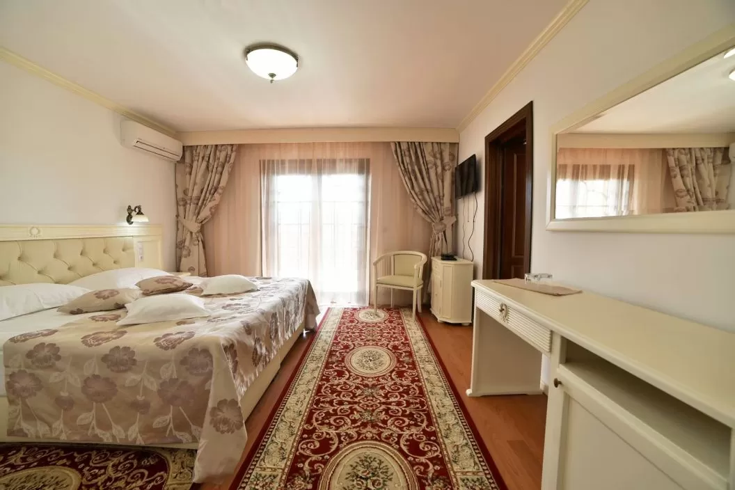 Vacanta pe plaiurile razesilor Trifesti Iasi Hotel la Domenii****